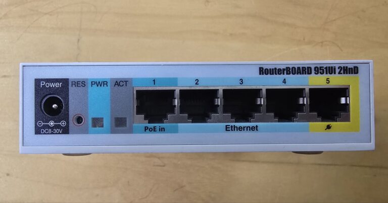 Picture of MikroRik RouterBoard Ports with Reset button. On the picture is RouterBoards 951Ui 2HnD Router.